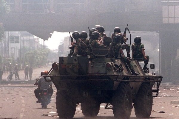 Buku-buku sejarah Indonesia yang 'diperbarui' memicu kekhawatiran akan kebenaran yang terkubur tentang kerusuhan anti-Tionghoa