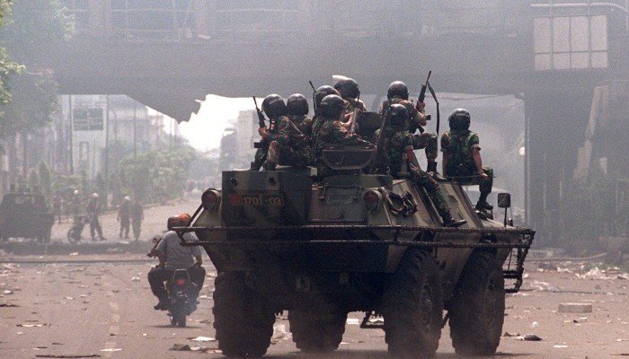 Buku-buku sejarah Indonesia yang 'diperbarui' memicu kekhawatiran akan kebenaran yang terkubur tentang kerusuhan anti-Tionghoa