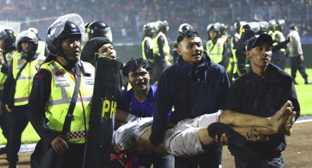 Diperbarui (2): 125 orang tewas akibat gas air mata yang memicu kerusuhan di pertandingan sepak bola Indonesia