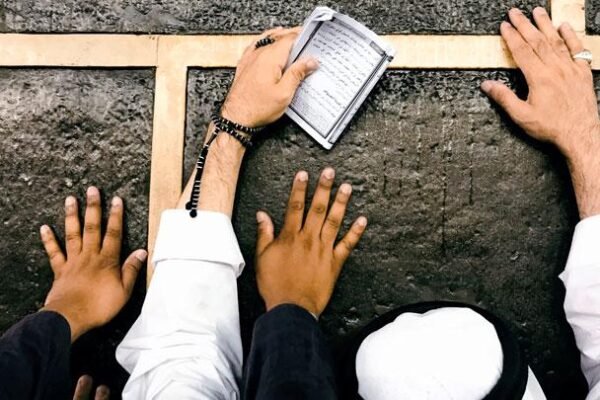 Indonesia Melegalkan Umrah Mandiri: Perbedaan Utama dari Umrah Reguler