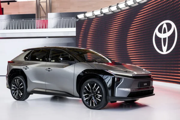 Toyota mengumumkan produksi bZ4X baru di Indonesia