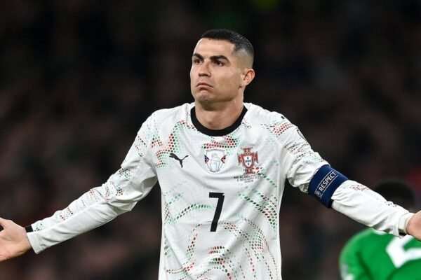 Cristiano Ronaldo terancam larangan bermain di Piala Dunia setelah kartu merah pertama Portugal dalam kekalahan dari Irlandia