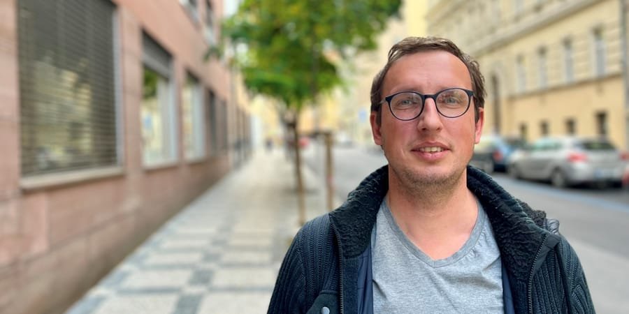 "Disinformasi bisa menjadi gaya hidup": Tomáš Koblížek tentang bagaimana berita palsu berkembang pesat - dan bagaimana cara melawannya
