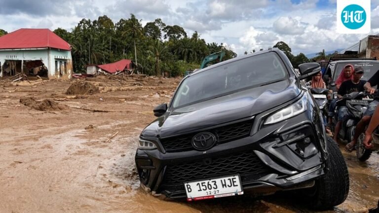 Indonesia dan Thailand berlomba mencari korban hilang saat jumlah korban banjir naik menjadi 480 orang