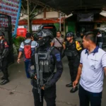 Ledakan di masjid sekolah menengah atas di Jakarta, Indonesia saat salat Jumat melukai puluhan siswa