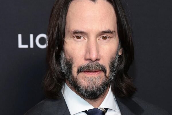 Melihat ke dalam rumah Keanu Reeves di Hollywood Hills senilai $13 juta setelah kehidupan hotel