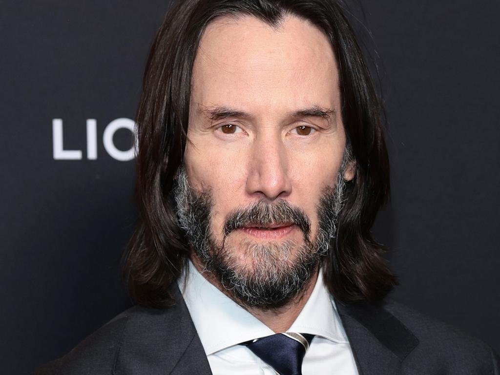 Melihat ke dalam rumah Keanu Reeves di Hollywood Hills senilai $13 juta setelah kehidupan hotel