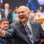 Mengenang Kehidupan Presiden Russell M. Nelson