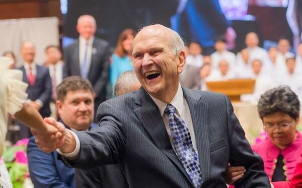 Mengenang Kehidupan Presiden Russell M. Nelson