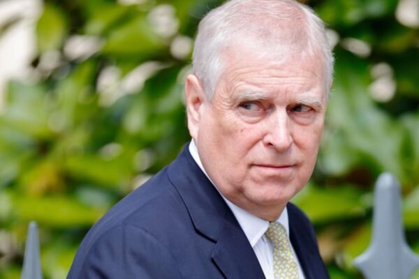 Pangeran Andrew melepaskan gelar kerajaan termasuk Duke of York setelah 'berdiskusi dengan Raja'