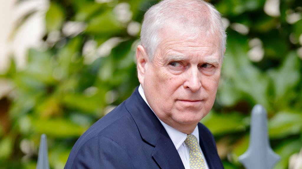 Pangeran Andrew melepaskan gelar kerajaan termasuk Duke of York setelah 'berdiskusi dengan Raja'