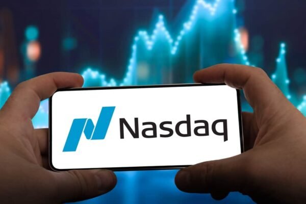 Pembaruan Pasar Kripto: SEC, ETF, Saylor, Binance, ARK