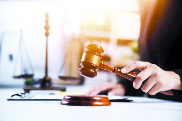 Dua tahun penjara dan denda untuk pemerasan menggunakan teknologi di UEA