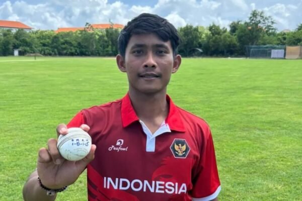 Gede Priandana dari Indonesia menjadi pemain Indonesia pertama yang mengambil lima wicket dalam satu babak di T20I