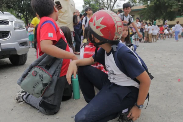 Sedikitnya tujuh orang tewas setelah dua gempa kuat menghantam Filipina selatan
