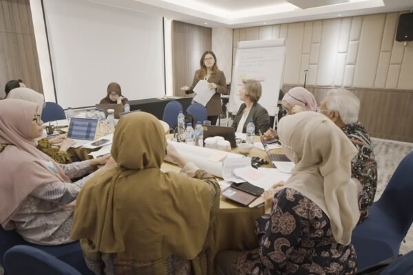 WHO dan para mitra mendukung Indonesia untuk mengembangkan rencana terobosan di sektor kesehatan manusia untuk mengatasi AMR berdasarkan panduan baru WHO