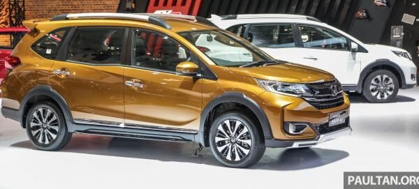 Alih-alih membeli mobil baru, semakin banyak orang di Indonesia yang memilih mobil bekas.