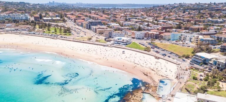 Berita Dunia Singkat: Türk mengecam serangan ‘mengerikan’ di Sydney, Kepala UNHCR menyerukan solidaritas dengan pengungsi, perkembangan terbaru Ukraina