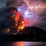 Gunung Ruang Meletus di Sulawesi Utara, Indonesia, Warga Dievakuasi