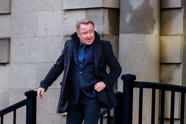 Michael Flatley 'menjalani gaya hidup jutawan di Monaco' dengan mempertahankan 'penampilan kemakmuran' melalui uang pinjaman, kata pengadilan.