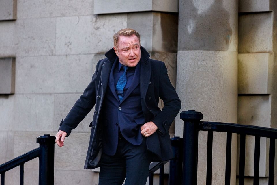 Michael Flatley 'menjalani gaya hidup jutawan di Monaco' dengan mempertahankan 'penampilan kemakmuran' melalui uang pinjaman, kata pengadilan.