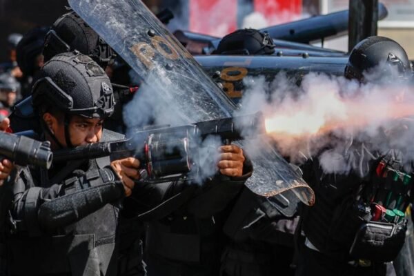 Protes meletus di seluruh Indonesia setelah pengemudi layanan transportasi online tewas dalam demonstrasi