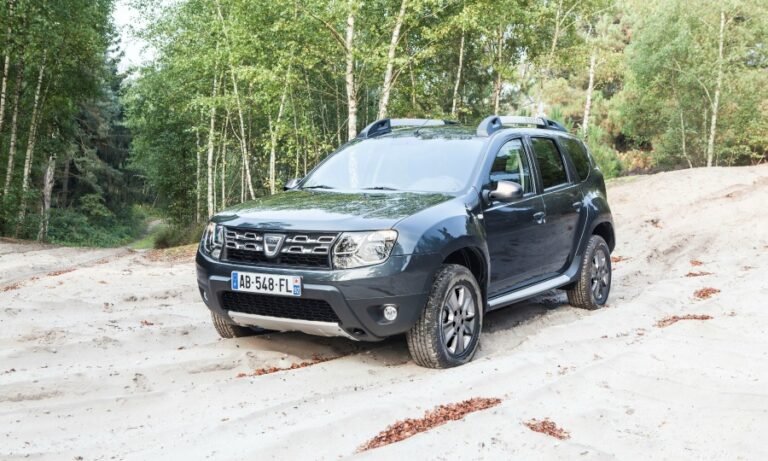 Renault memulai penjualan Duster yang diproduksi secara lokal di Indonesia.