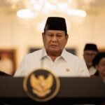 “Saya akan minta Eric menelepon”: Momen mikrofon terbuka Trump dengan presiden Indonesia memicu pertanyaan tentang kesepakatan bisnis sampingan.