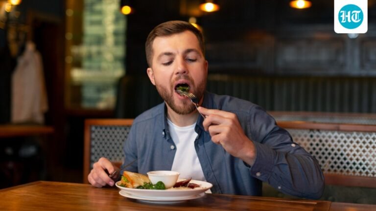 Ahli endokrinologi memperingatkan mengapa Anda tidak boleh langsung duduk setelah makan: ‘Gula darah akan tetap tinggi…’
