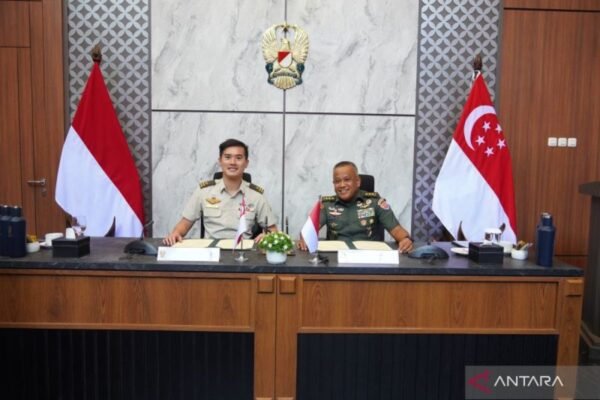 Indonesia dan Singapura membahas penguatan kerja sama militer.