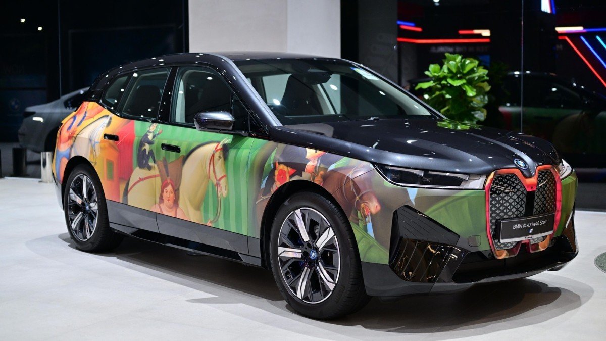 Ketika sebuah BMW menjadi karya masterpiece dalam pameran seni.