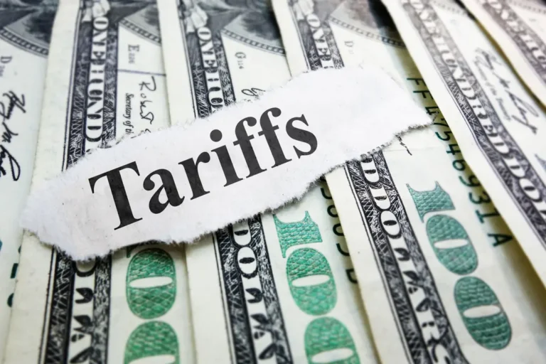 Pembaruan Pasar Kripto: Ancaman Tarif Trump Memicu Gelombang Likuidasi Kripto Senilai US$875 Juta