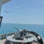 Angkatan Laut Indonesia mengadakan latihan gabungan di Selat Singapura.