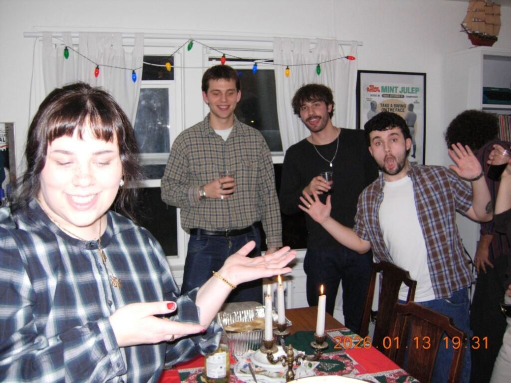 Bosan dengan kecerdasan buatan, orang-orang mulai beralih ke gaya hidup analog pada tahun 2026