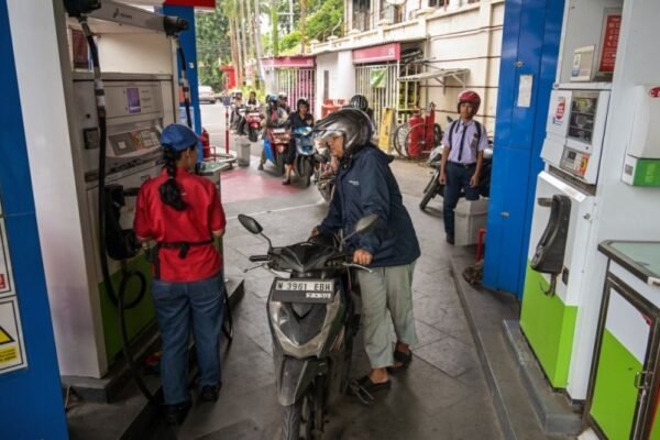 Indonesia mempertimbangkan kebijakan kerja dari rumah sebagai langkah penghematan bahan bakar di tengah konflik di Timur Tengah