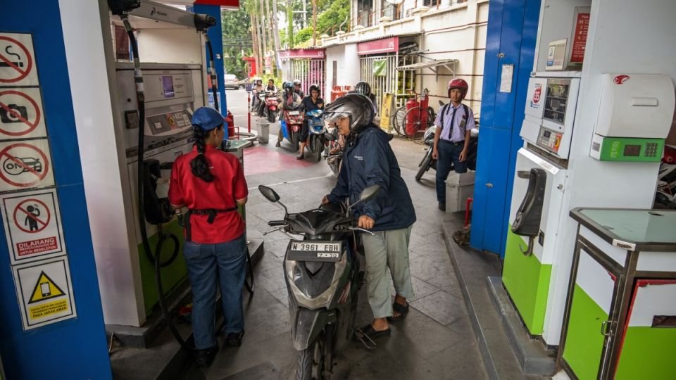 Indonesia mempertimbangkan kebijakan kerja dari rumah sebagai langkah penghematan bahan bakar di tengah konflik di Timur Tengah