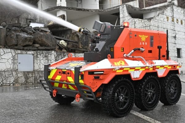 Karya terbaru Hyundai adalah robot pemadam kebakaran tanpa awak