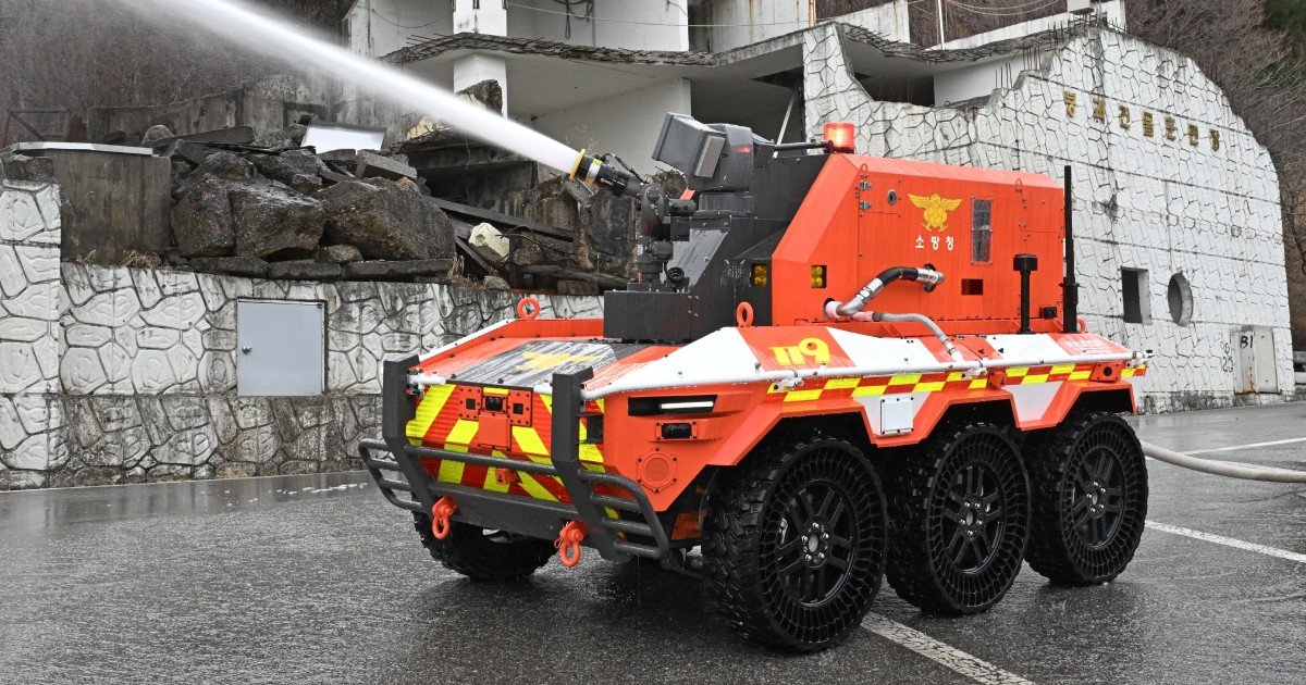 Karya terbaru Hyundai adalah robot pemadam kebakaran tanpa awak