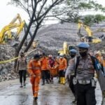 Pencarian dihentikan setelah longsoran di tempat pembuangan sampah di Indonesia menewaskan tujuh orang.
