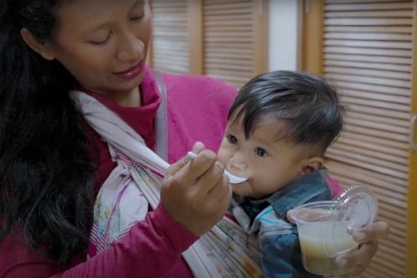 Upaya Penyelamat di Indonesia: Program gizi anak berupaya meningkatkan kesehatan dan kesejahteraan.