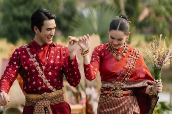 Bintang Thailand Yaya Sperbund dan Nadech Kugimiya resmi menikah