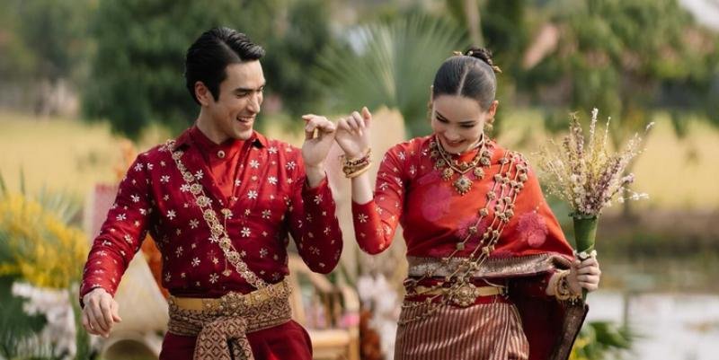 Bintang Thailand Yaya Sperbund dan Nadech Kugimiya resmi menikah