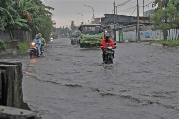 Hujan lebat memicu banjir di beberapa wilayah ibu kota Indonesia: Laporan