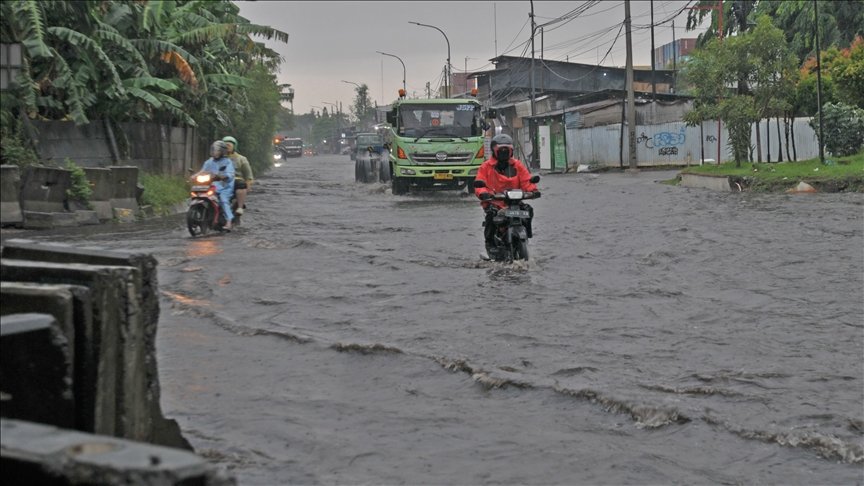 Hujan lebat memicu banjir di beberapa wilayah ibu kota Indonesia: Laporan