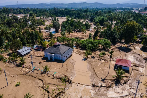 Jumlah korban tewas akibat banjir di Indonesia meningkat menjadi 442 orang sementara warga berupaya mencari makanan dan air