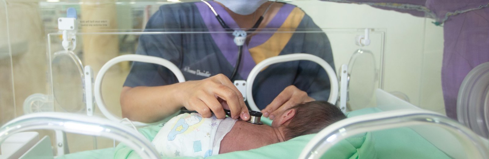 “Keselamatan pasien sejak awal!”: WHO dan UNFPA menyerukan pelayanan kesehatan yang lebih aman bagi setiap bayi baru lahir dan anak di Indonesia