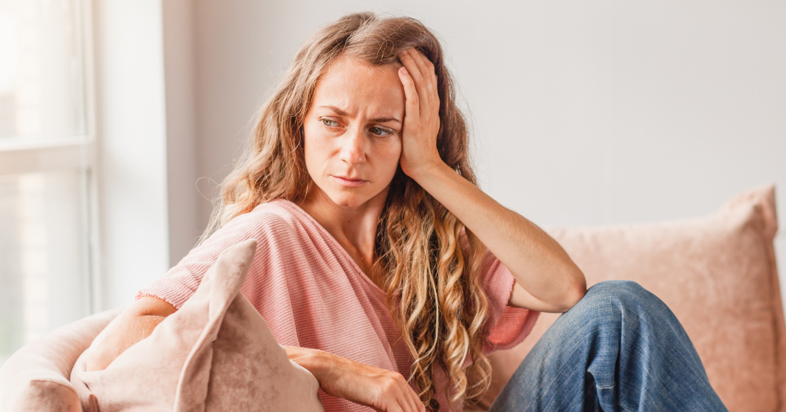 Selama dua puluh tahun, aku selalu menjadi teman yang dihubungi semua orang saat terjadi krisis—dan pada pagi hari ketika akhirnya aku sendiri yang membutuhkan seseorang, aku menyadari bahwa aku tidak tahu nomor siapa yang harus kuhubungi